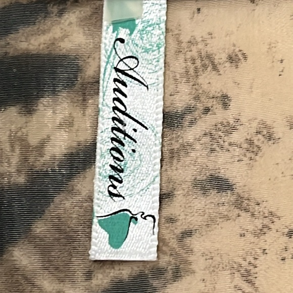 Animal Print Flowy Blouse with 3/4 Sleeves - Picture 3 of 9